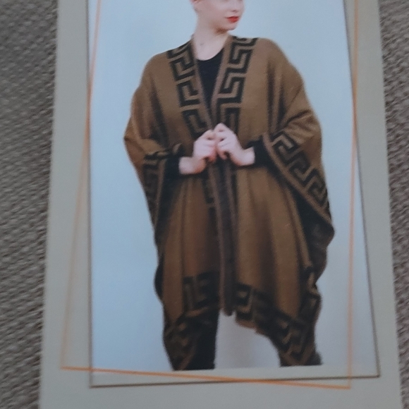 Cream Faux Fur Throw - Picture 3 of 10